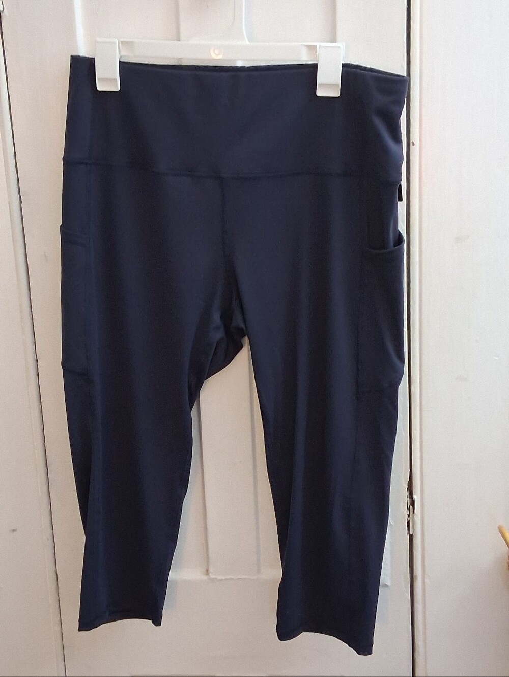 The GYM PEOPLE 2XL THICK HIGH-WAIST YOGA CAPRI LEGGING W/3 POCKETS INSEAM 21"